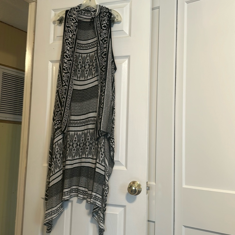 New Directions Black and White Vest
